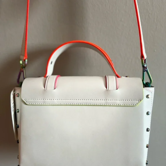 Michael Kors Stylish White Handbag - Picture 6 of 7